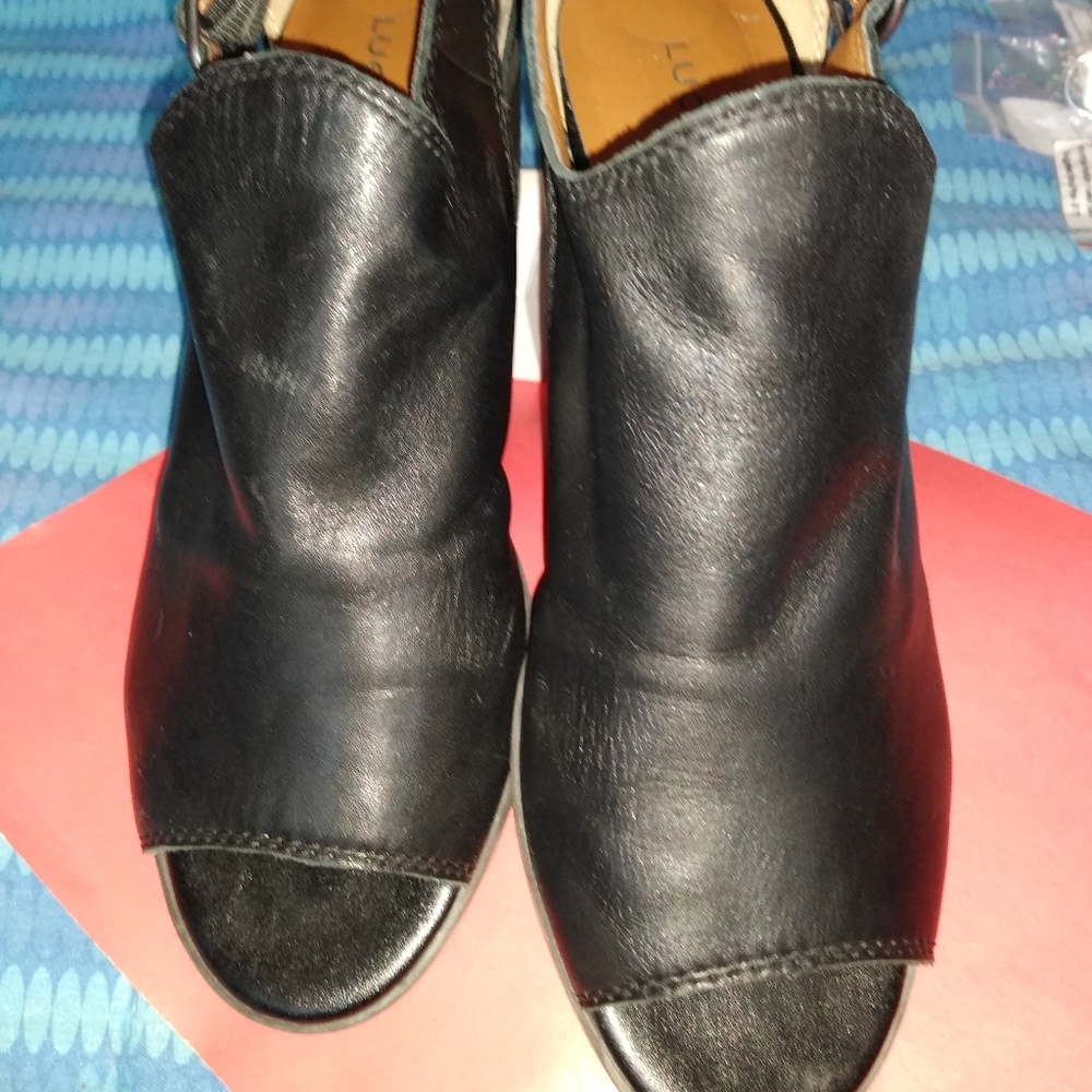 Lucky brand 6.5 as Open toe wedge leather